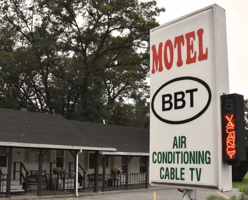 Motel BBT (Pines Motel) - Web Listing (newer photo)